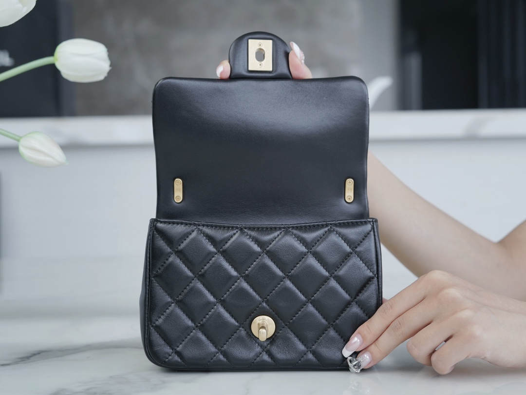 最高級シャネルスーパーコピー シャネルバッグコピー CHANEL ミニ フラップ バッグ ブラック AS4385 B15773 94305 ラムスキン ゴールド金具 - 画像 (6)