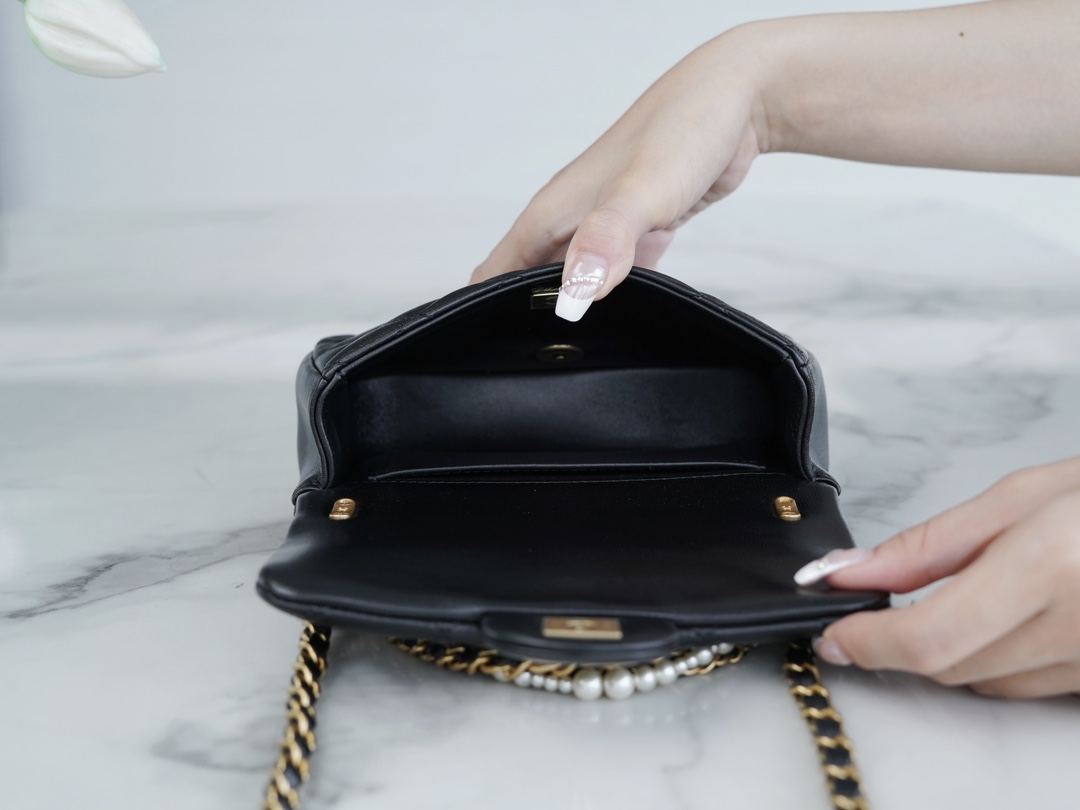 最高級シャネルスーパーコピー シャネルバッグコピー CHANEL ミニ フラップ バッグ ブラック AS4385 B15773 94305 ラムスキン ゴールド金具 - 画像 (5)