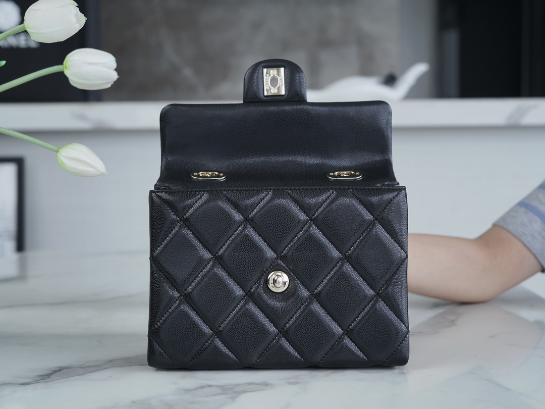 最高級シャネルスーパーコピー シャネルバッグコピー CHANEL マトラッセ トップハンドル ミニ フラップ バッグ ブラック AS4711 B15583 94305 キャビアスキン シルバー金具 - 画像 (6)