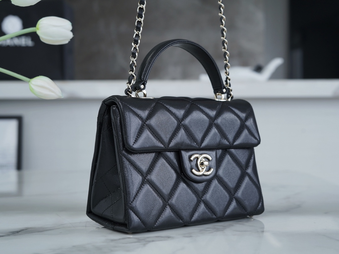 最高級シャネルスーパーコピー シャネルバッグコピー CHANEL マトラッセ トップハンドル ミニ フラップ バッグ ブラック AS4711 B15583 94305 キャビアスキン シルバー金具 - 画像 (4)