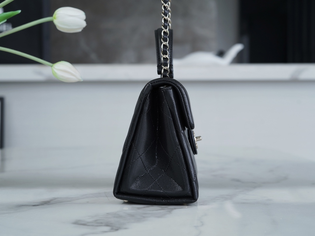 最高級シャネルスーパーコピー シャネルバッグコピー CHANEL マトラッセ トップハンドル ミニ フラップ バッグ ブラック AS4711 B15583 94305 キャビアスキン シルバー金具 - 画像 (3)