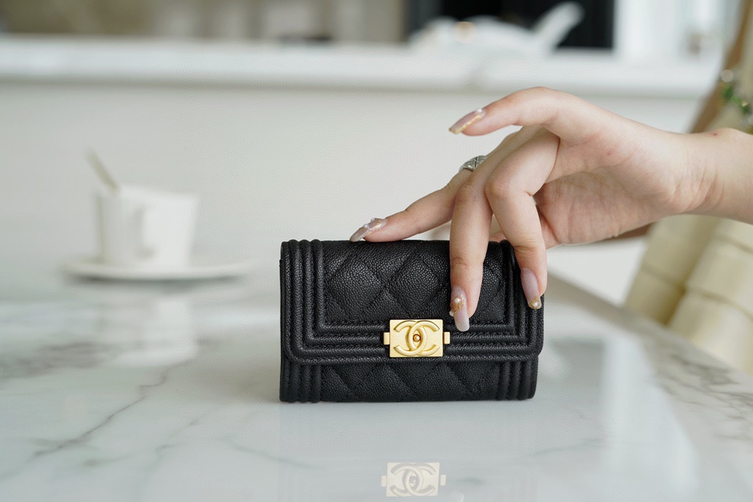 最高級シャネルスーパーコピー シャネル財布コピー カードホルダー BOY CHANEL ボーイシャネル ブラック A80603 B01490 94305 キャビアスキン ゴールド金具 - 画像 (9)