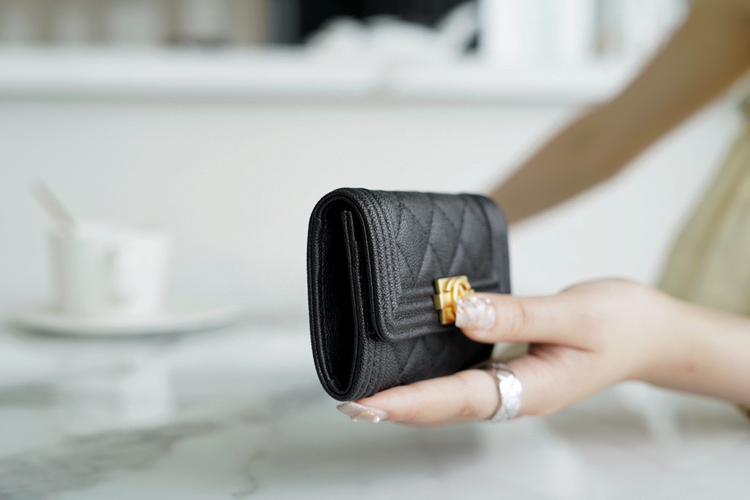 最高級シャネルスーパーコピー シャネル財布コピー カードホルダー BOY CHANEL ボーイシャネル ブラック A80603 B01490 94305 キャビアスキン ゴールド金具 - 画像 (8)