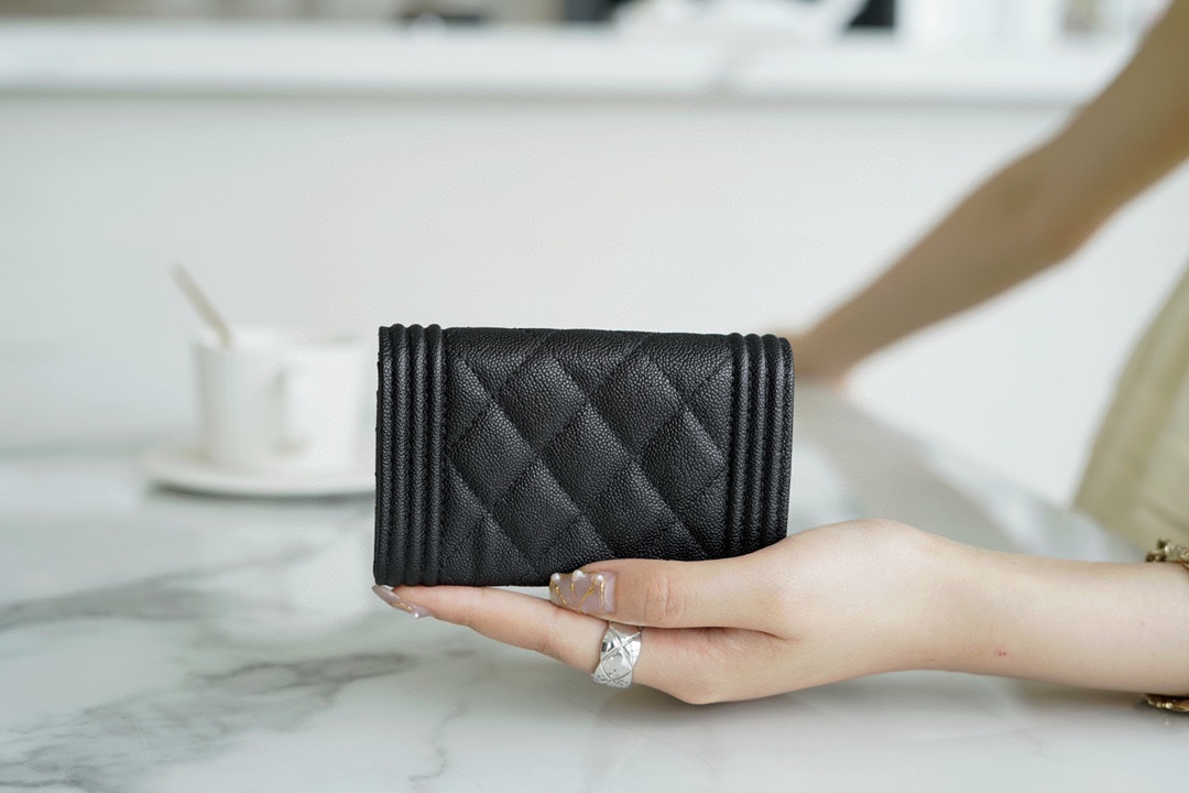 最高級シャネルスーパーコピー シャネル財布コピー カードホルダー BOY CHANEL ボーイシャネル ブラック A80603 B01490 94305 キャビアスキン ゴールド金具 - 画像 (7)