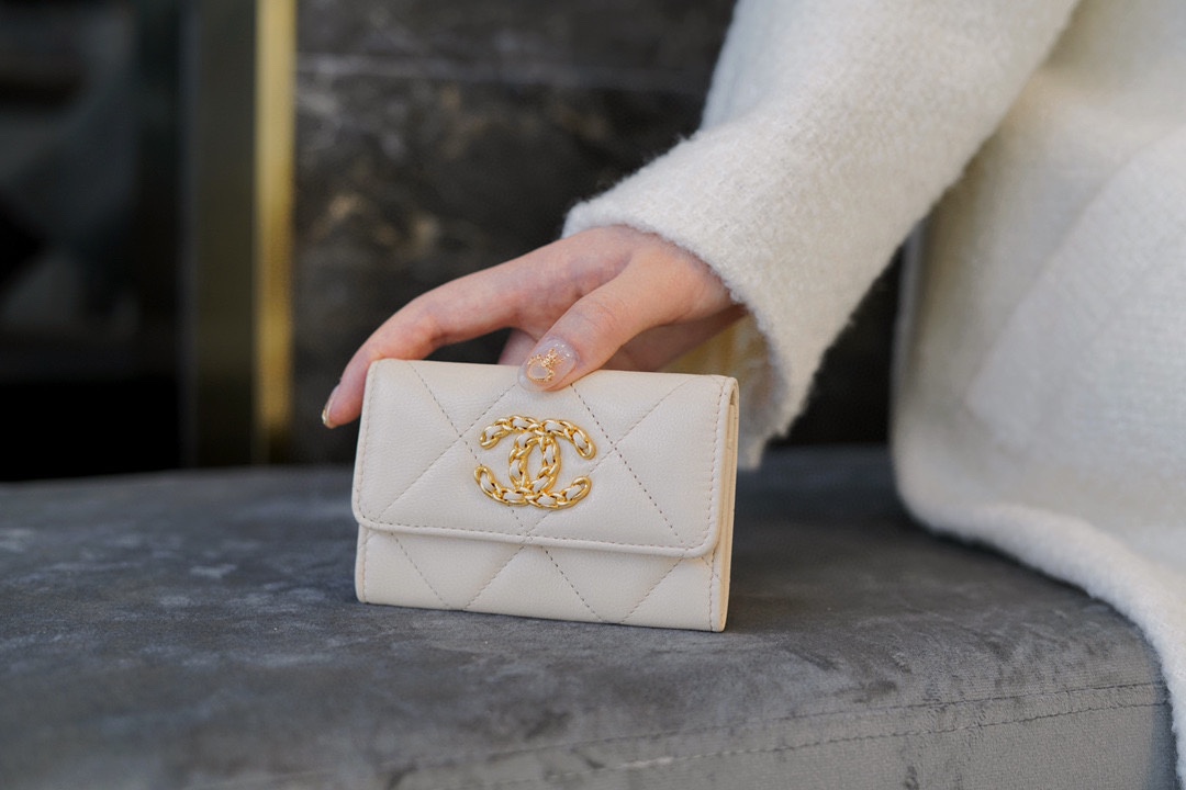 最高級シャネルスーパーコピー シャネルカードケースコピー CHANEL 19 フラップ カードケース ベージュ AP1790 B04852 NZG75 ラムスキン ゴールド金具 - 画像 (9)