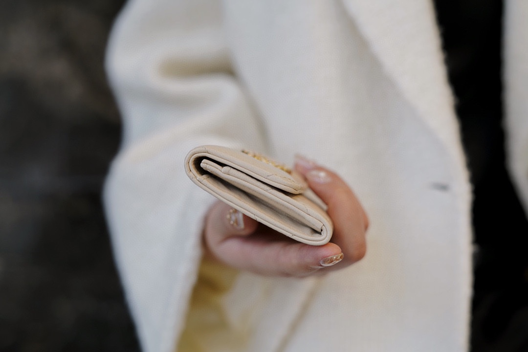 最高級シャネルスーパーコピー シャネルカードケースコピー CHANEL 19 フラップ カードケース ベージュ AP1790 B04852 NZG75 ラムスキン ゴールド金具 - 画像 (7)