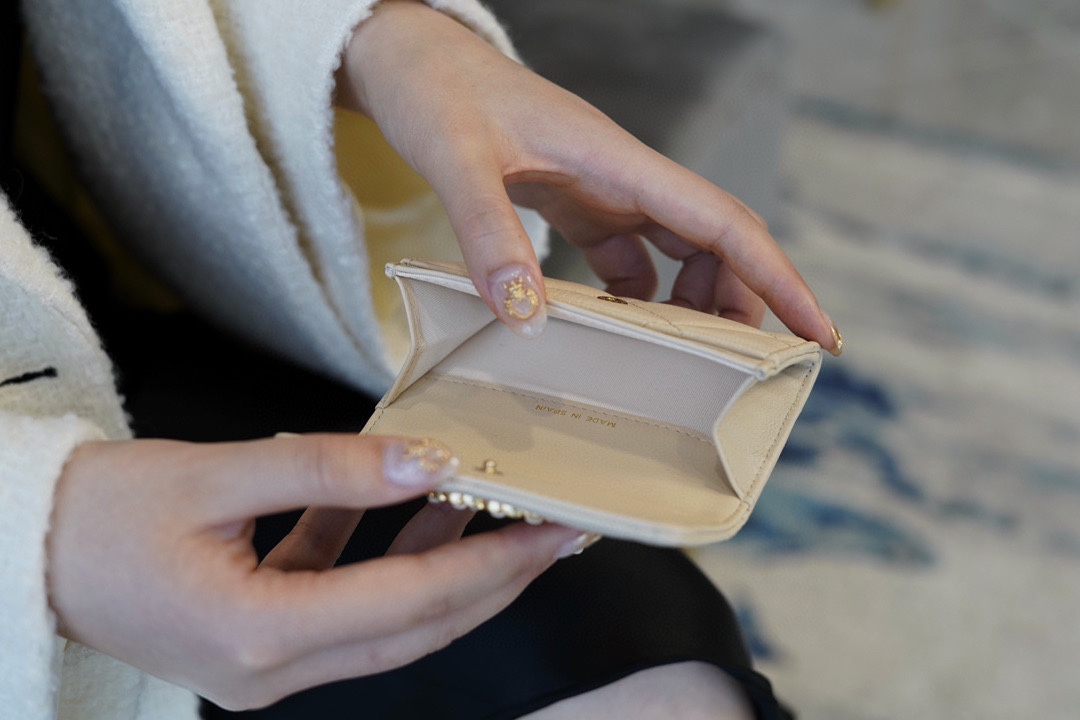 最高級シャネルスーパーコピー シャネルカードケースコピー CHANEL 19 フラップ カードケース ベージュ AP1790 B04852 NZG75 ラムスキン ゴールド金具 - 画像 (3)