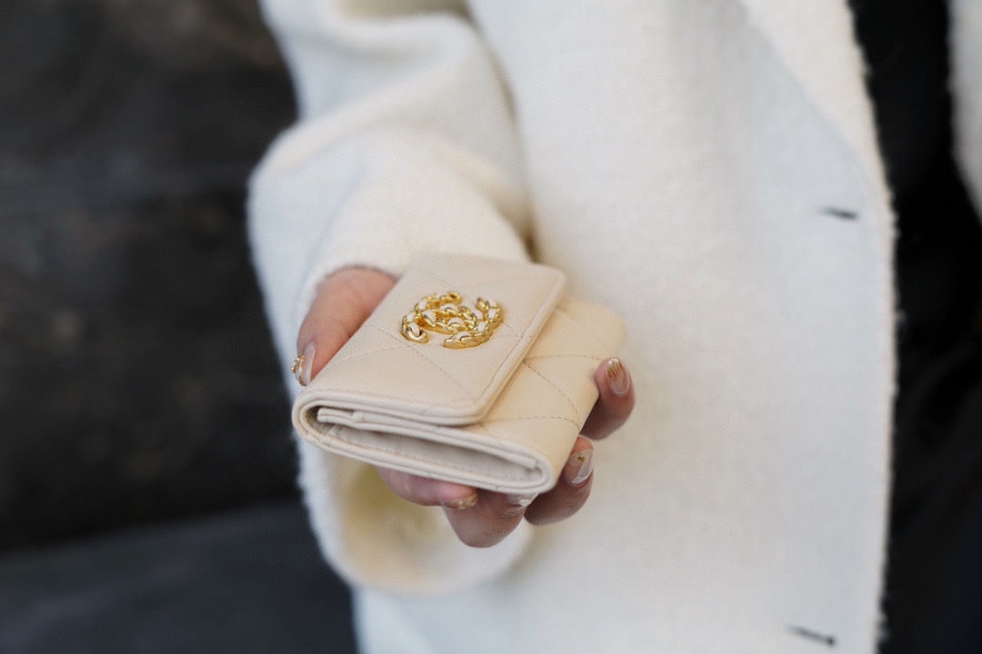 最高級シャネルスーパーコピー シャネルカードケースコピー CHANEL 19 フラップ カードケース ベージュ AP1790 B04852 NZG75 ラムスキン ゴールド金具 - 画像 (2)