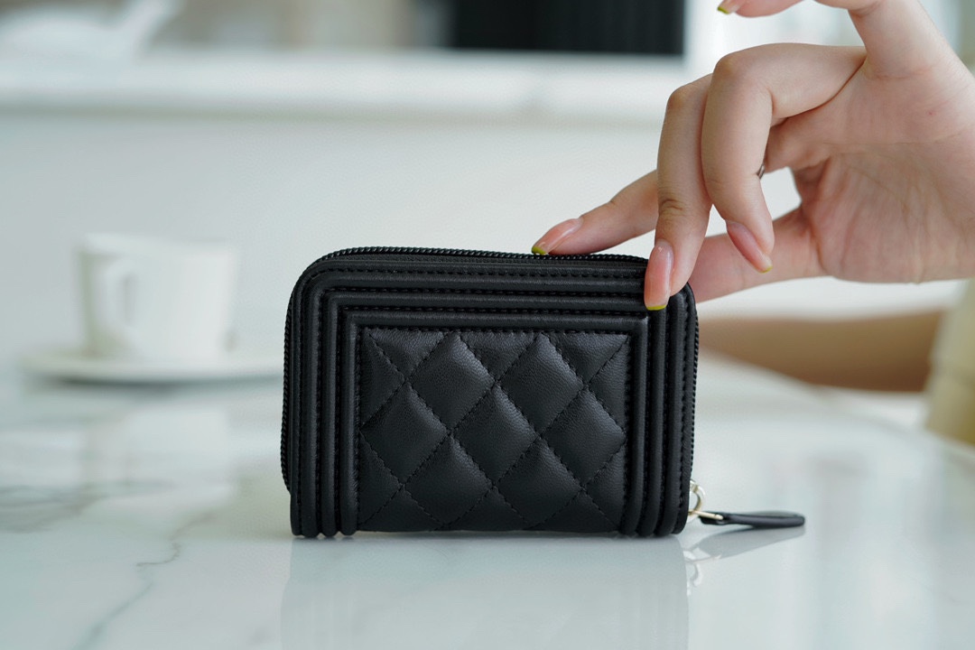 最高級シャネルスーパーコピー シャネルカードケースコピー コインケース BOY CHANEL ボーイシャネル ブラック A80602 B01490 94305 カーフスキン ゴールド金具 - 画像 (6)