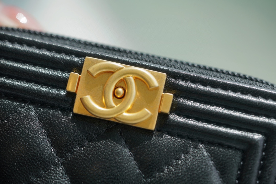 最高級シャネルスーパーコピー シャネルカードケースコピー コインケース BOY CHANEL ボーイシャネル ブラック A80602 B01490 94305 カーフスキン ゴールド金具 - 画像 (2)