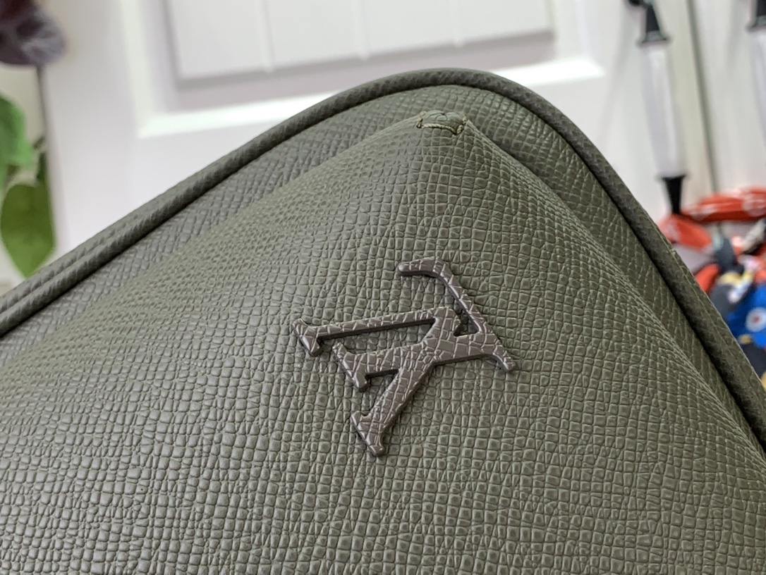 ルイヴィトン バムバッグ 新作 タイガ アヴェニュー スリングバッグ グリーン M30973 タイガ・レザー シルバー金具 - 画像 (5)