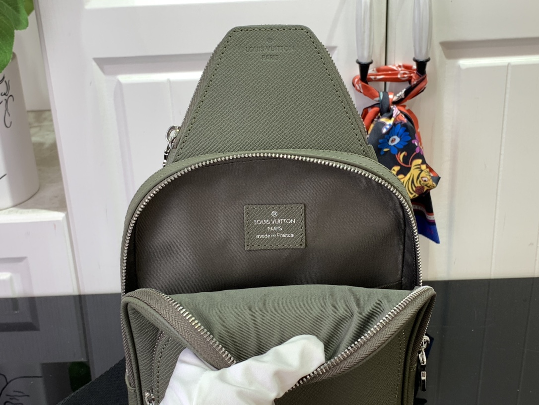 ルイヴィトン バムバッグ 新作 タイガ アヴェニュー スリングバッグ グリーン M30973 タイガ・レザー シルバー金具 - 画像 (3)