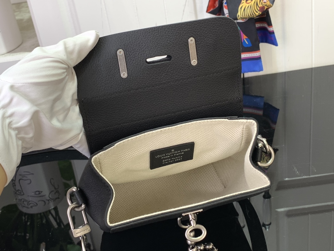 ルイヴィトン ショルダーバッグ 新作 Steamer 15 ブラック M11637 トリヨンレザー シルバー金具 - 画像 (3)