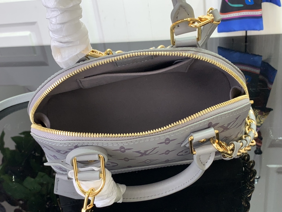 ルイヴィトン ハンドバッグ 新作 2024秋冬新作 アルマ BB トリアノン グレー M12561 カーフレザー ゴールド金具 - 画像 (3)