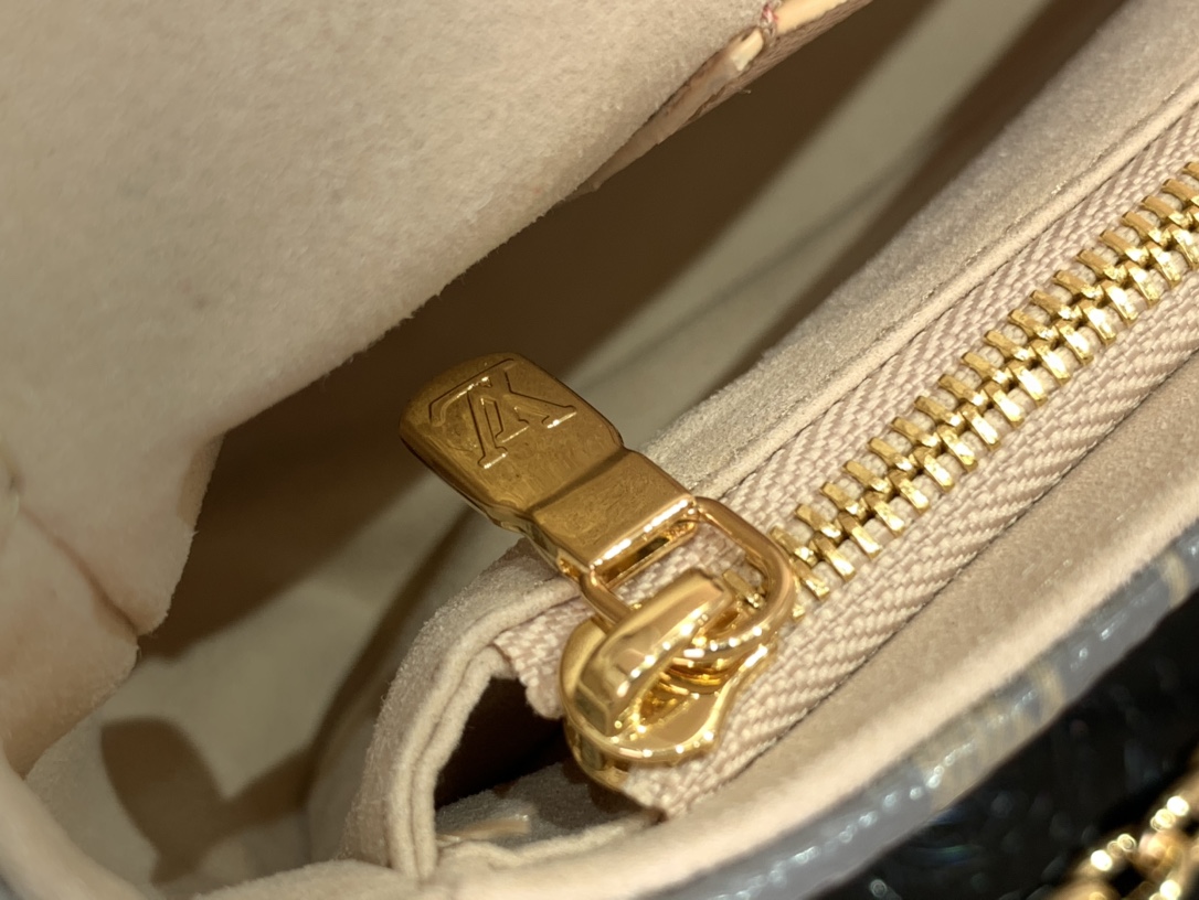 ルイヴィトン ショルダーバッグ 新作 2024秋冬新作 Wallet on Chain Ivy トリアノン グレー M12778 キャンバス ゴールド金具 - 画像 (5)
