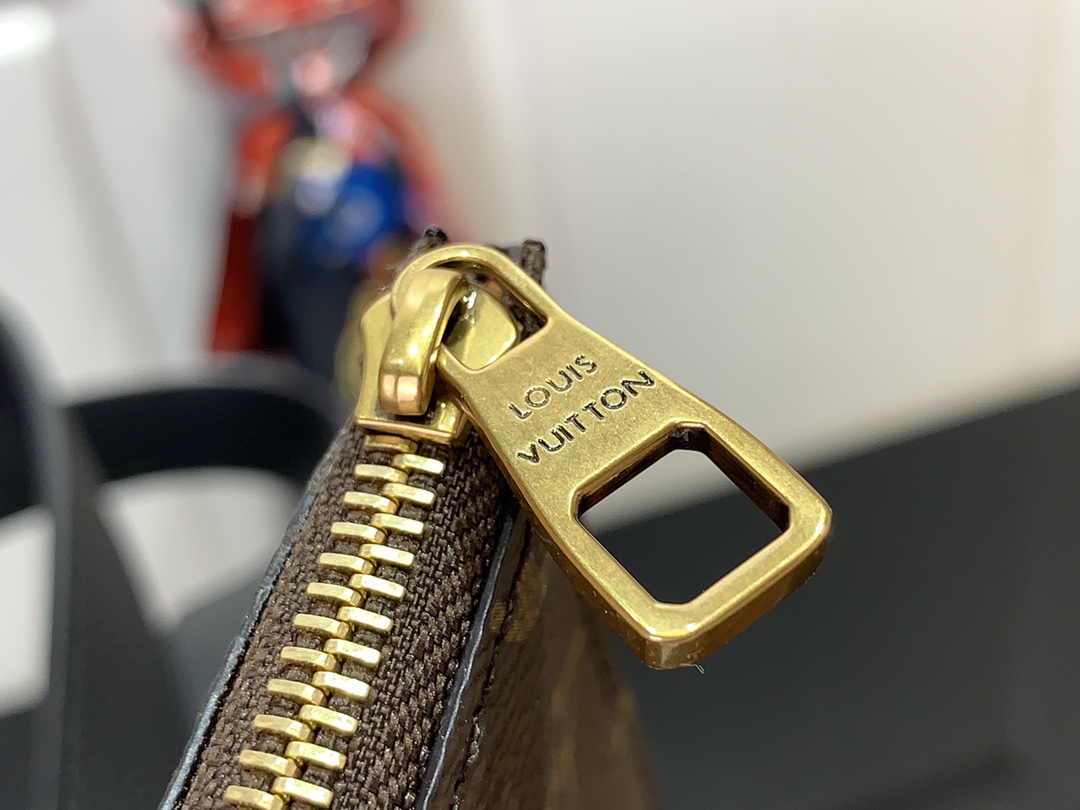 ルイヴィトン トートバッグ 新作 ロウキー・カバ MM ブラック M25341 グレインカーフレザー ゴールド金具 - 画像 (5)