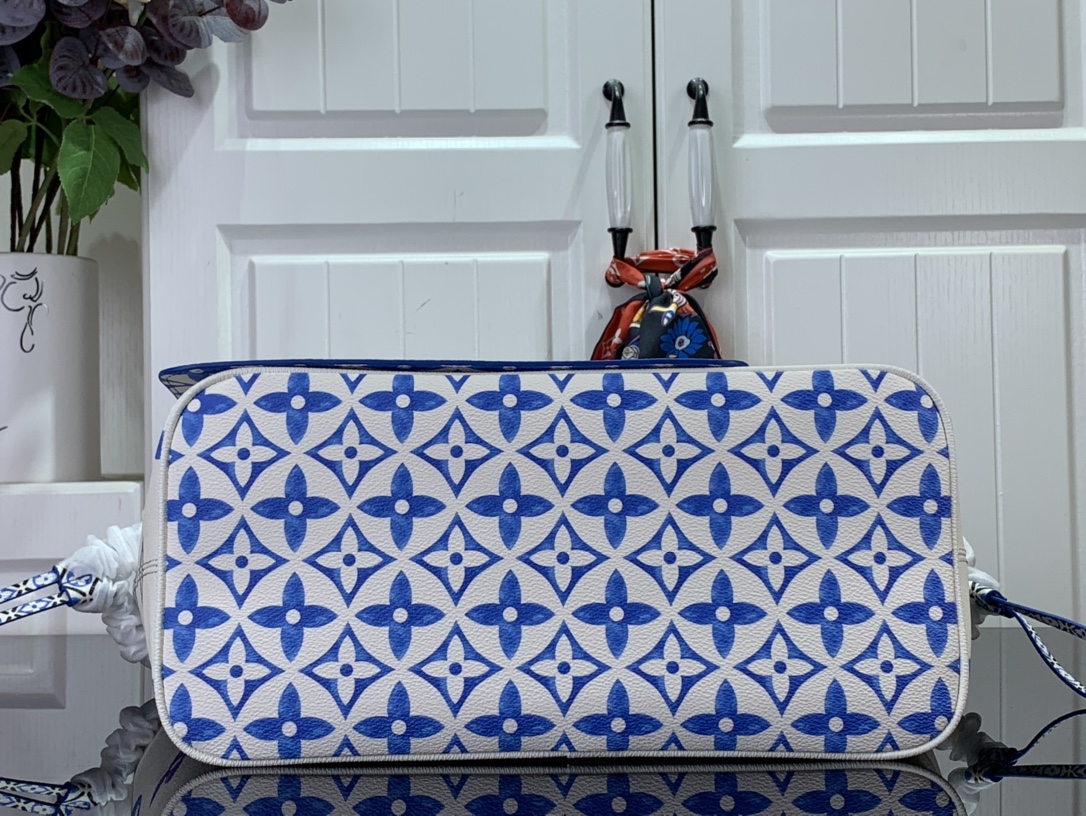 ルイヴィトン トートバッグ 新作 ネヴァーフル MM LV バイザプール ブルー ホワイト M22979 モノグラム キャンバス ゴールド金具 - 画像 (7)