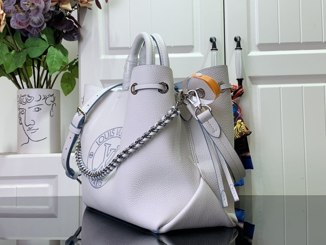 ルイヴィトン トートバッグ 新作 ベラ・トート Bella Tote ホワイト / ブルー M11733 牛革 シルバー金具 - 画像 (9)
