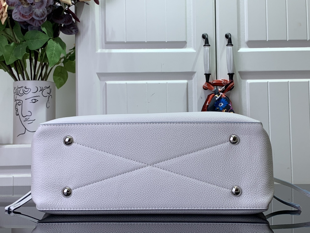 ルイヴィトン トートバッグ 新作 ベラ・トート Bella Tote ホワイト / ブルー M11733 牛革 シルバー金具 - 画像 (7)