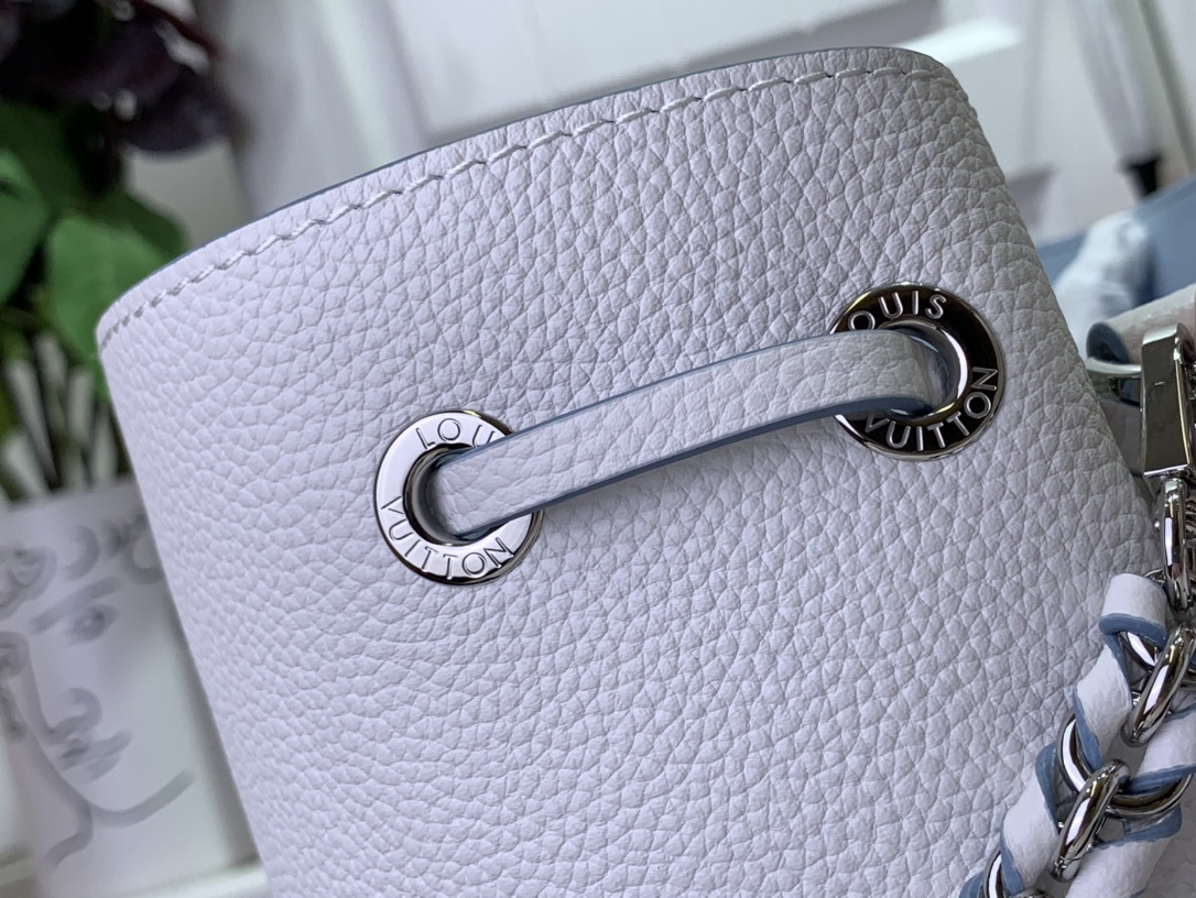 ルイヴィトン トートバッグ 新作 ベラ・トート Bella Tote ホワイト / ブルー M11733 牛革 シルバー金具 - 画像 (6)