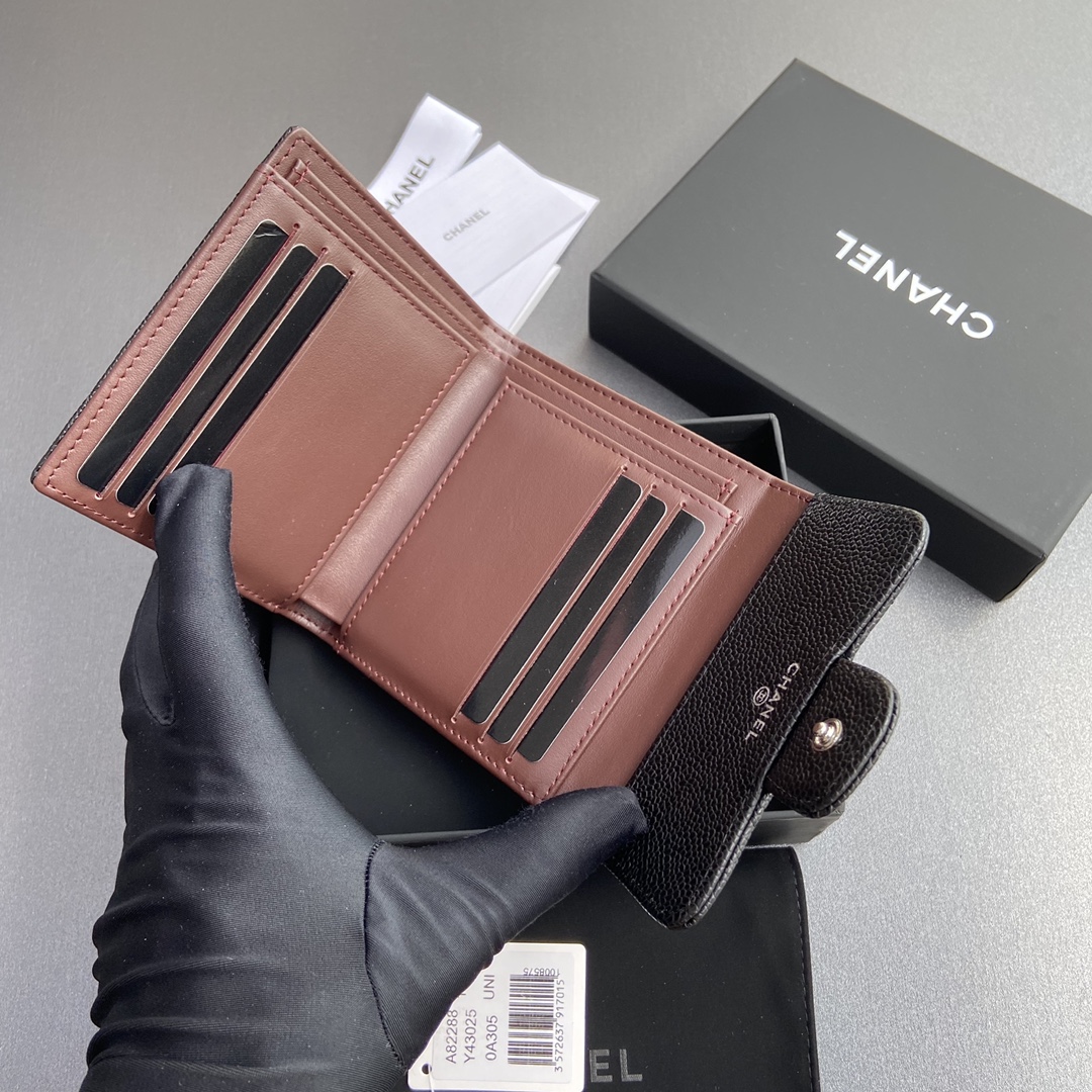 最高級シャネルスーパーコピー シャネル財布コピー 三つ折り財布 マトラッセ ココマーク ブラック A82288 Y01295 C3906 キャビアスキン シルバー金具 - 画像 (5)