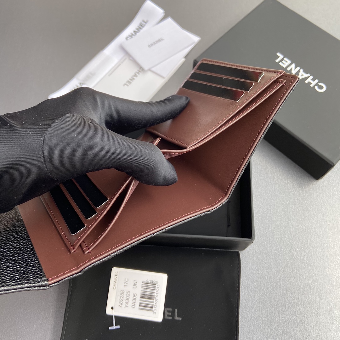 最高級シャネルスーパーコピー シャネル財布コピー 三つ折り財布 マトラッセ ココマーク ブラック A82288 Y01295 C3906 キャビアスキン シルバー金具 - 画像 (4)