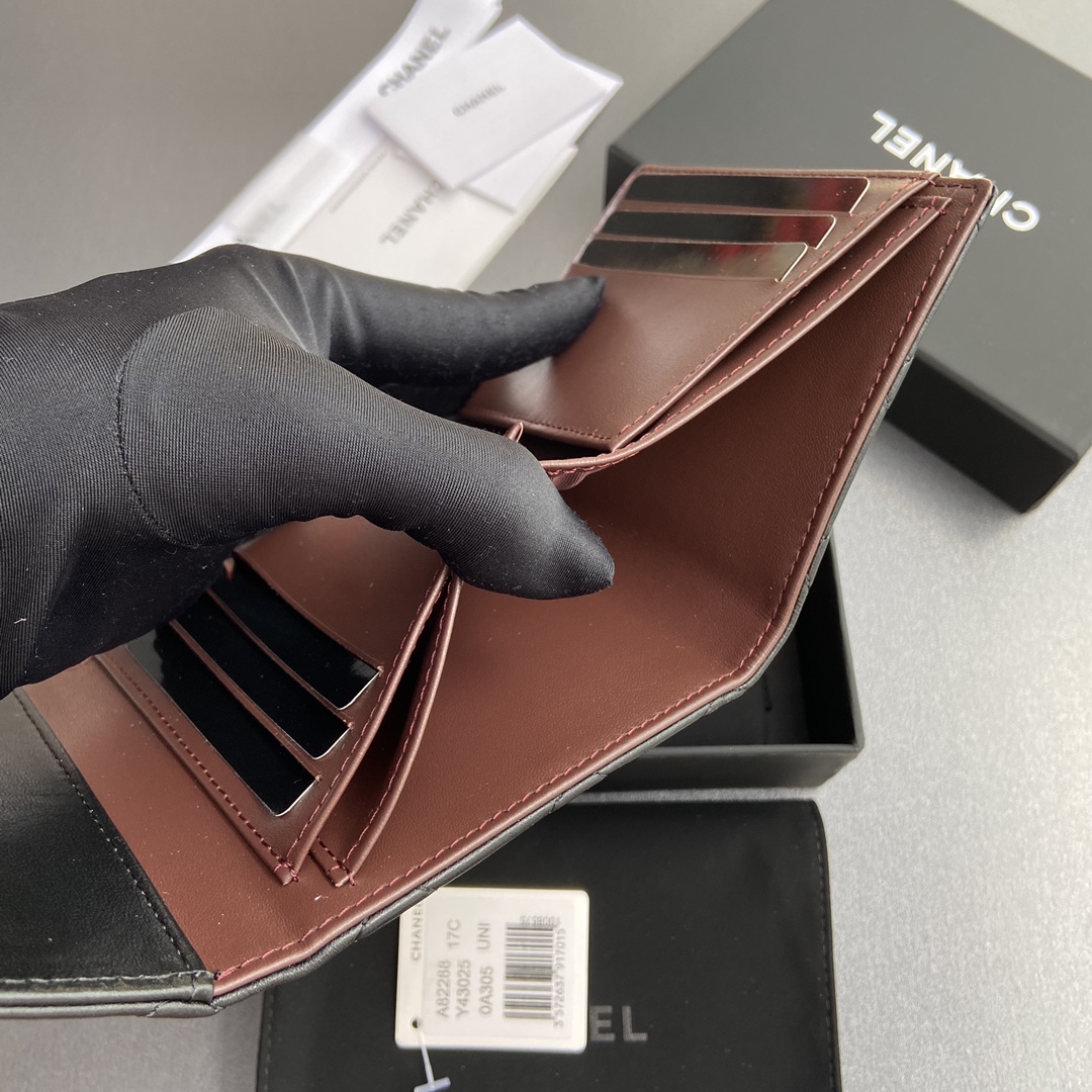 最高級シャネルスーパーコピー シャネル財布コピー 三つ折り財布 マトラッセ ココマーク ブラック A82288 Y01295 C3906 カーフスキン シルバー金具 - 画像 (4)