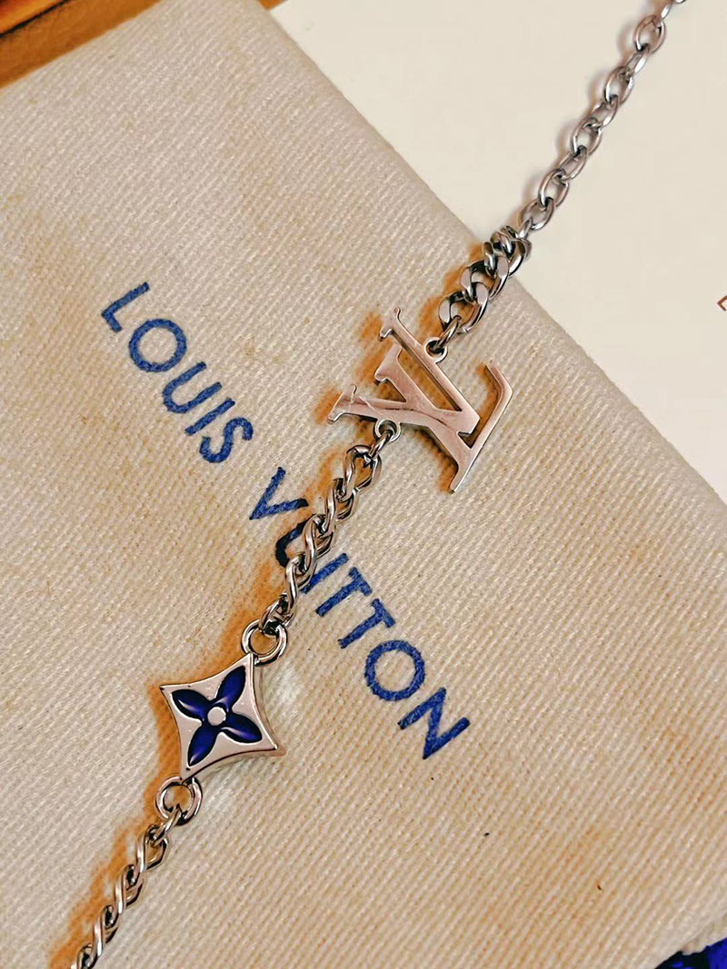最高級ルイヴィトンスーパーコピー ルイヴィトンブレスレットコピー Bracelet Monogram Row M1599A シルバー - 画像 (2)