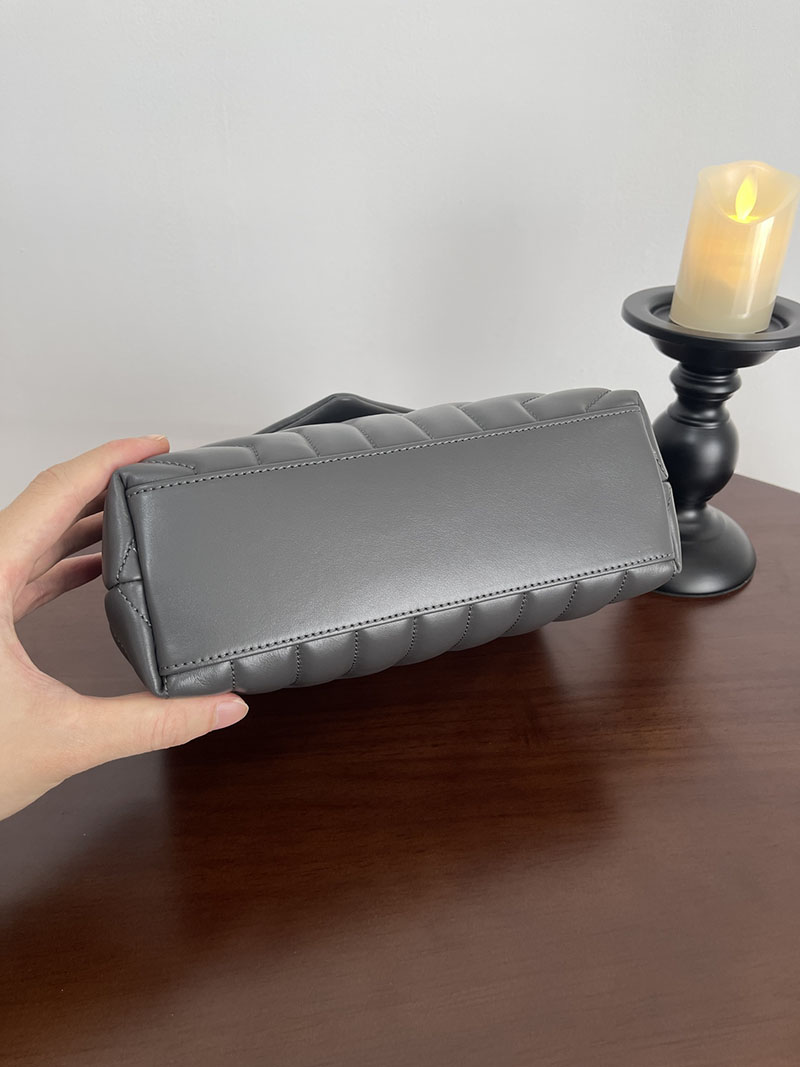 最高級サンローランスーパーコピー サンローランバッグコピー ルル スモール(キルティングレザー) グレー 494699DV7271112 カーフレザー ゴールド金具 - 画像 (6)