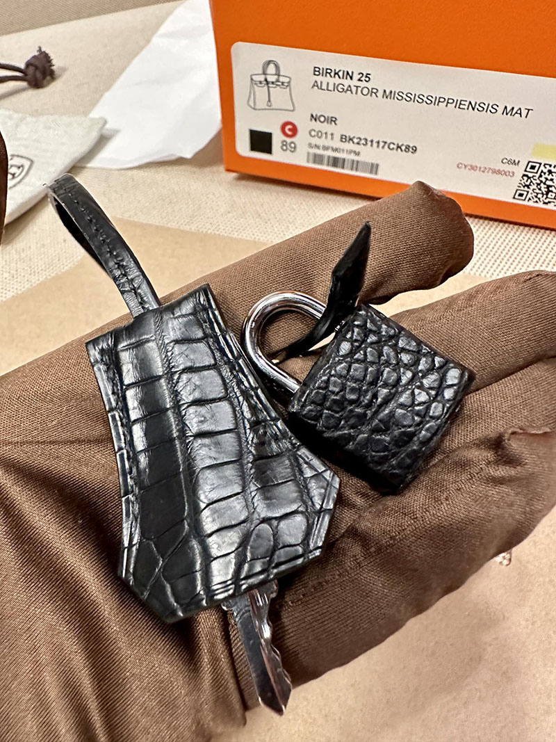最高級エルメススーパーコピー バーキン25コピー バーキン25 黒 ブラック クロコダイル ポロサスマット シルバー金具 - 画像 (3)