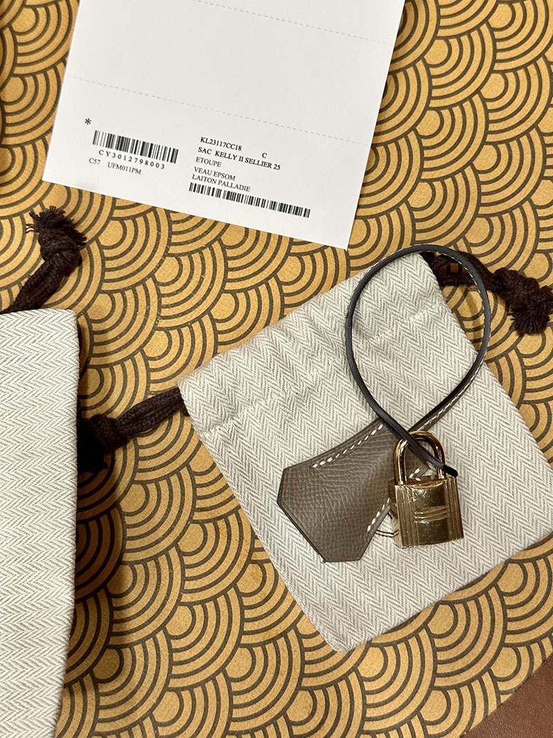 最高級エルメススーパーコピー ケリー25コピー ケリー25 外縫い エトゥープ エプソン ゴールド金具 - 画像 (3)