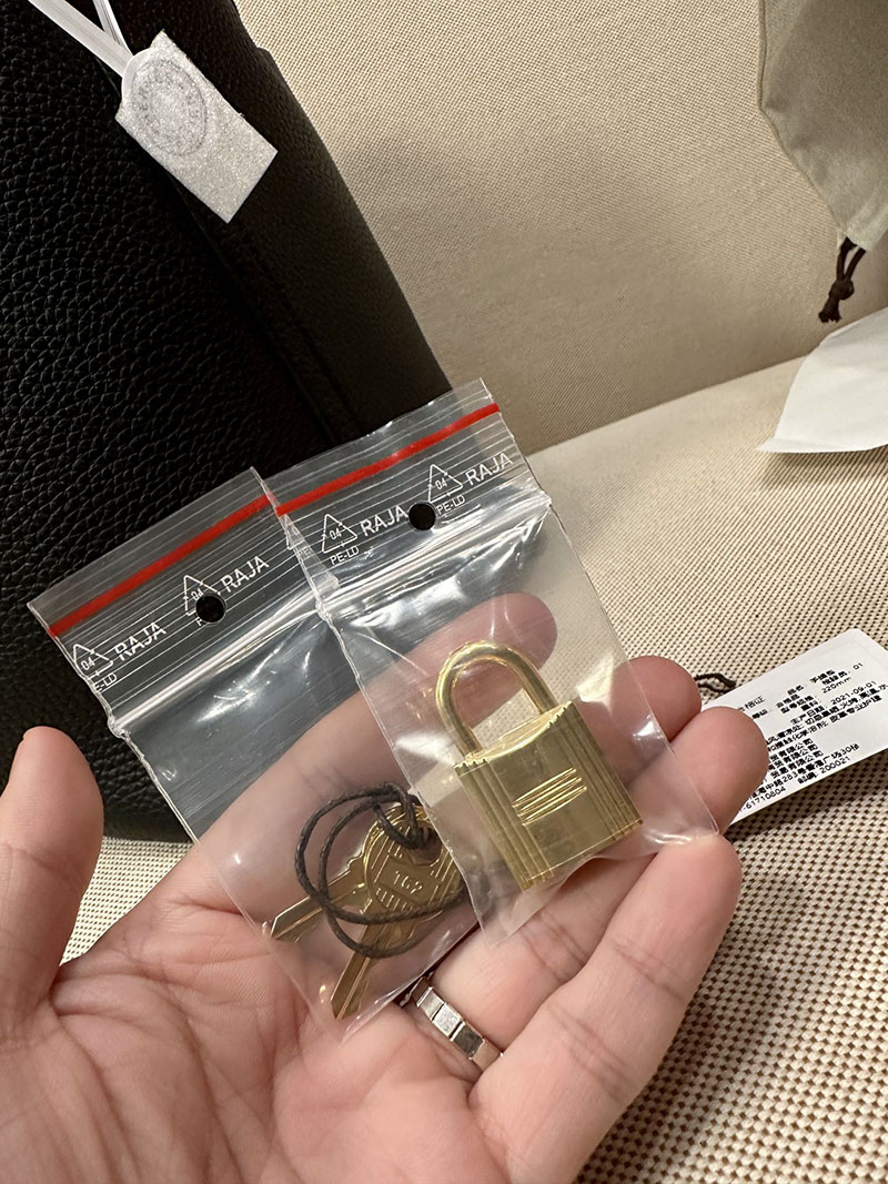 最高級エルメススーパーコピー ピコタンMMコピー ピコタンロック 22 MM 黒 ブラック トリヨンクレマンス ゴールド金具 - 画像 (2)