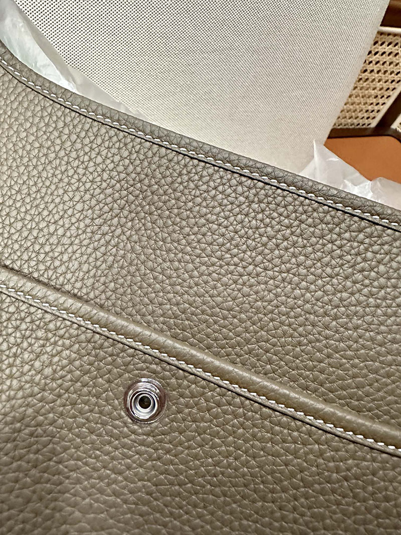最高級エルメススーパーコピー エヴリンPMコピー エヴリン 29 PM エトゥープ トリヨンクレマンス シルバー金具 - 画像 (4)