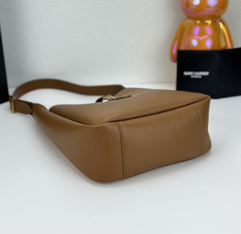 N品 YSL サンローラン LE 5 À 7 ソフト スモール ブラウン 713938AAAUQ2536 カーフスキンレザー ゴールド金具 激安優良店 - 画像 (5)