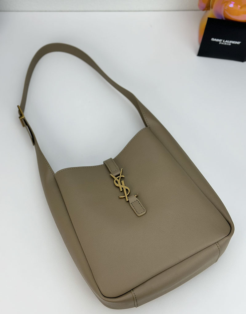 N品 YSL サンローラン LE 5 À 7 ソフト スモール ダスティグレー 713938AAAUQ1722 カーフスキンレザー ゴールド金具 激安優良店 - 画像 (6)