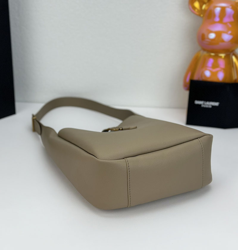 N品 YSL サンローラン LE 5 À 7 ソフト スモール ダスティグレー 713938AAAUQ1722 カーフスキンレザー ゴールド金具 激安優良店 - 画像 (5)