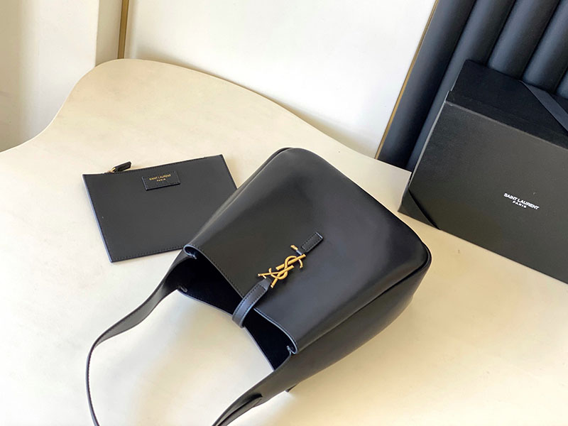 N品 YSL サンローラン LE 5 À 7 ラージ ソフト ブラック シャイニー 753837AAAUQ1000 カーフスキンレザー ゴールド金具 激安優良店 - 画像 (3)