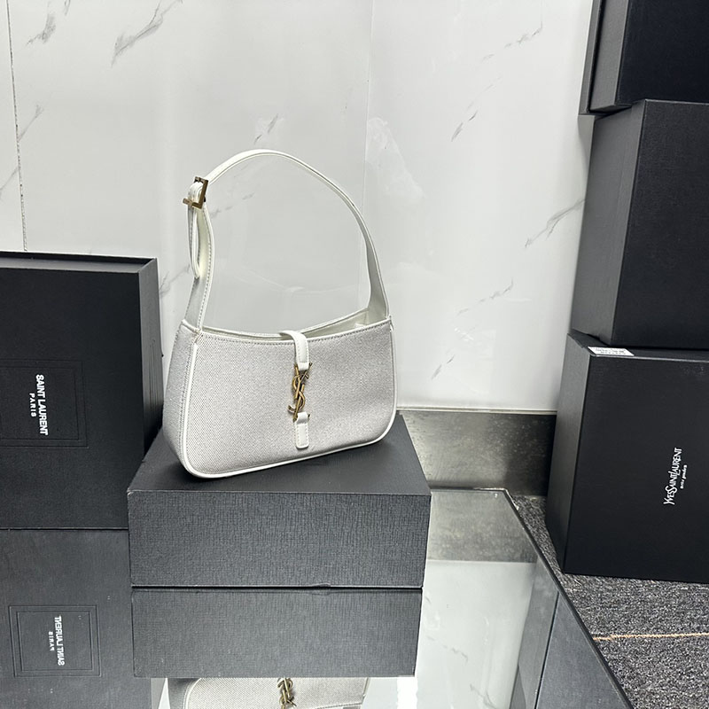 N品 YSL サンローラン LE 5 À 7(スムースレザー)オフホワイト 6572282R10W9207 カーフスキンレザー ゴールド金具 激安優良店 - 画像 (9)