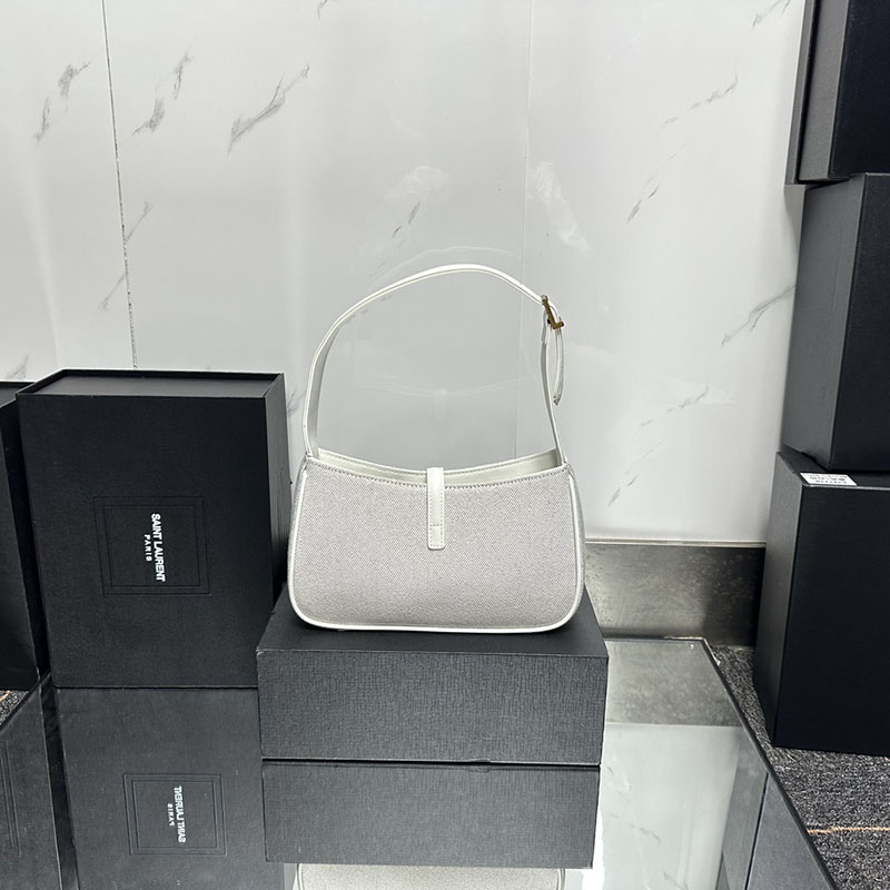 N品 YSL サンローラン LE 5 À 7(スムースレザー)オフホワイト 6572282R10W9207 カーフスキンレザー ゴールド金具 激安優良店 - 画像 (6)