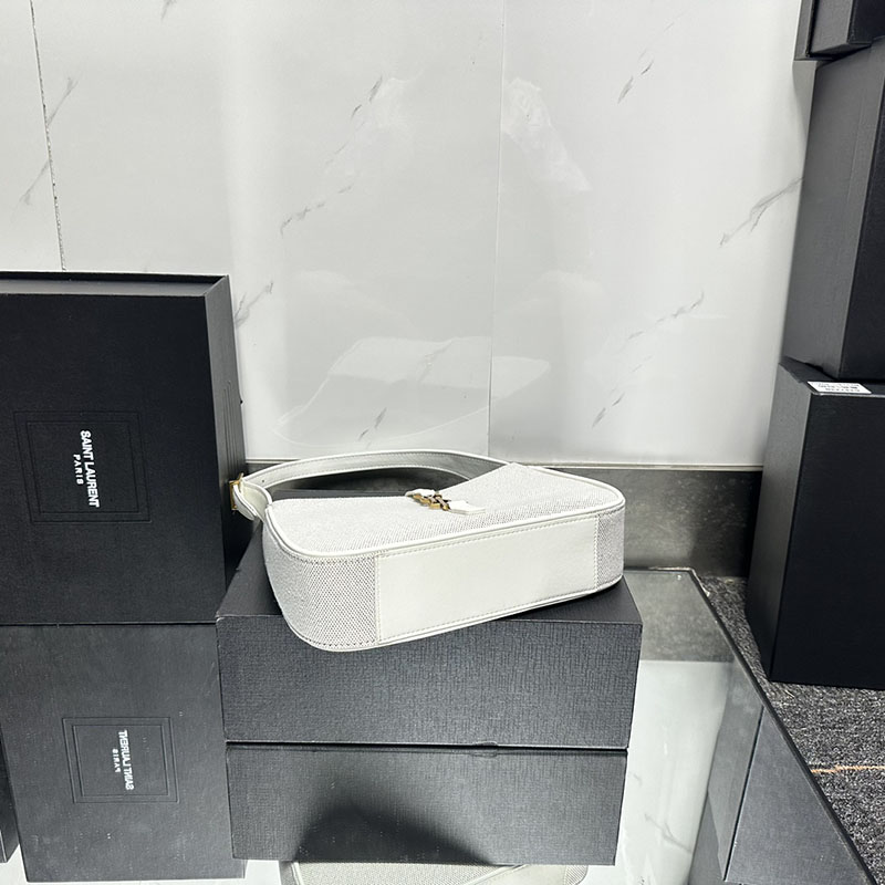 N品 YSL サンローラン LE 5 À 7(スムースレザー)オフホワイト 6572282R10W9207 カーフスキンレザー ゴールド金具 激安優良店 - 画像 (5)