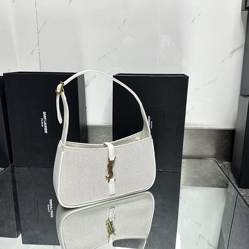 N品 YSL サンローラン LE 5 À 7(スムースレザー)オフホワイト 6572282R10W9207 カーフスキンレザー ゴールド金具 激安優良店 - 画像 (4)