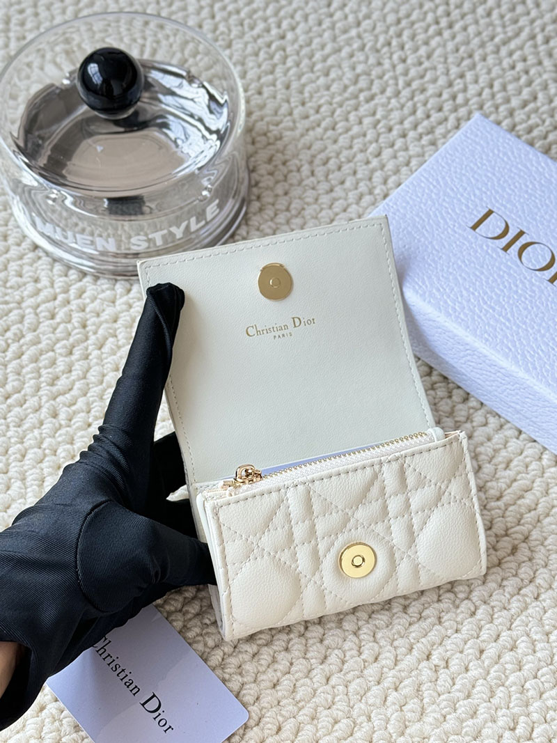N品 DIOR ディオール財布コピー Dior Caro Glycine ウォレット S5132UWHC_M030 ホワイト ゴールド金具 激安優良店 - 画像 (3)