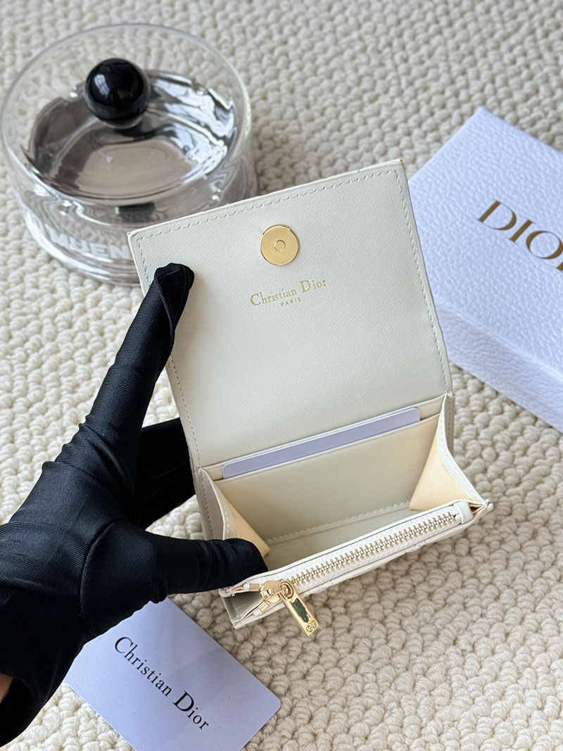 N品 DIOR ディオール財布コピー Dior Caro Glycine ウォレット S5132UWHC_M030 ホワイト ゴールド金具 激安優良店 - 画像 (2)