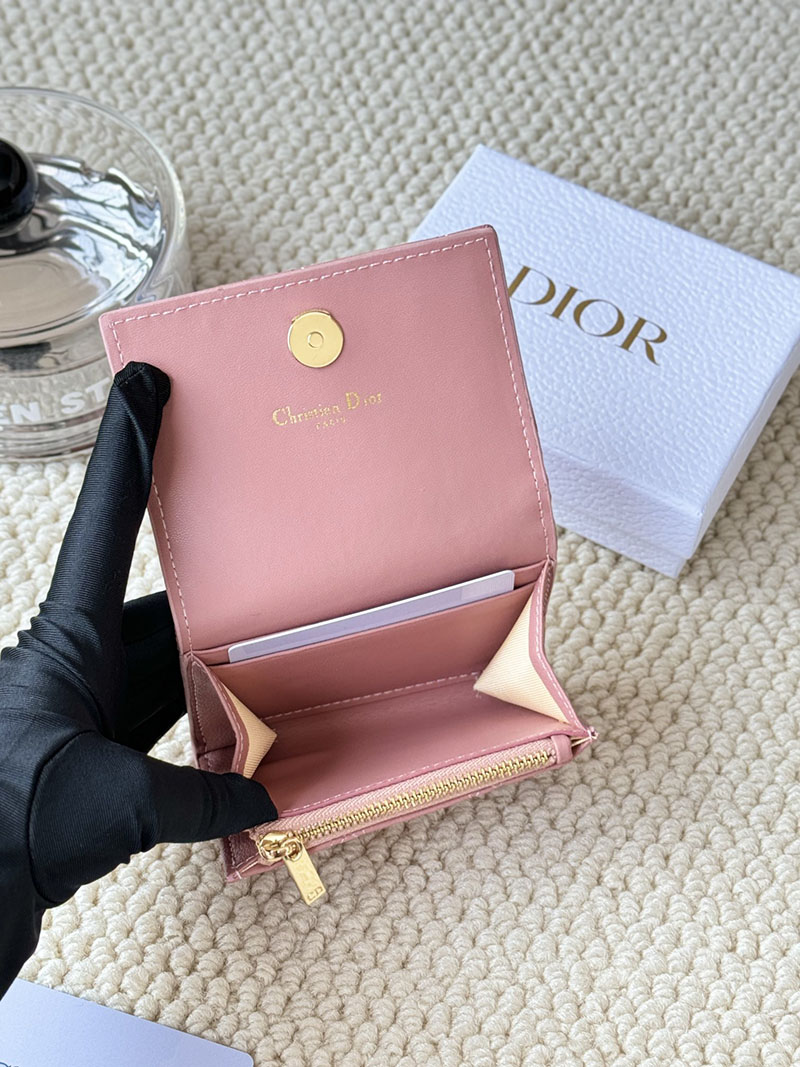 N品 DIOR ディオール財布コピー Dior Caro Glycine ウォレット S5132UWHC_M92P メロコトンピンク ゴールド金具 激安優良店 - 画像 (2)
