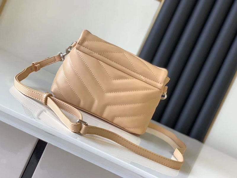 N品 YSL サンローラン 斜めがけバッグ ルル トイバッグ DARK BEIGE 678401DV7062721 ラムスキン シルバー金具 - 画像 (9)