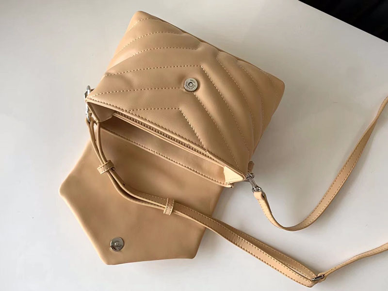 N品 YSL サンローラン 斜めがけバッグ ルル トイバッグ DARK BEIGE 678401DV7062721 ラムスキン シルバー金具 - 画像 (5)