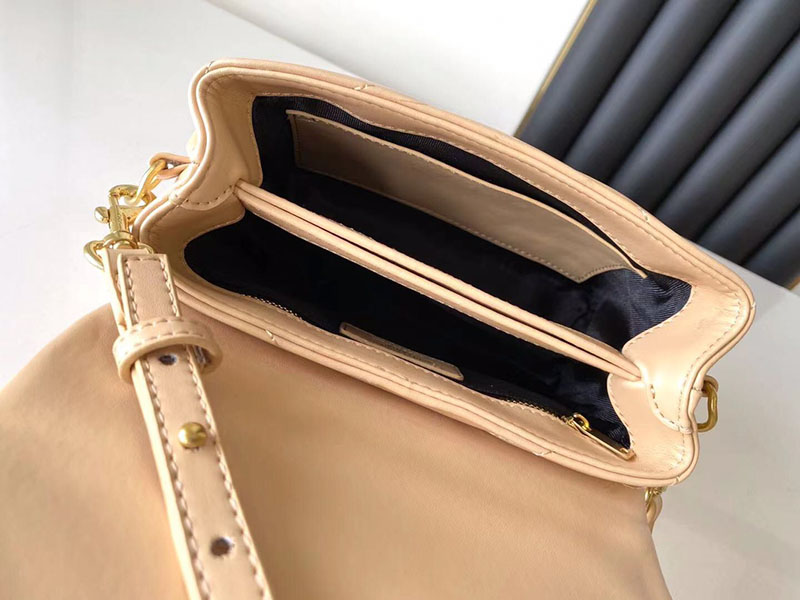N品 YSL サンローラン 斜めがけバッグ ルル トイバッグ DARK BEIGE 678401DV7072721 ラムスキン ゴールド金具 - 画像 (3)