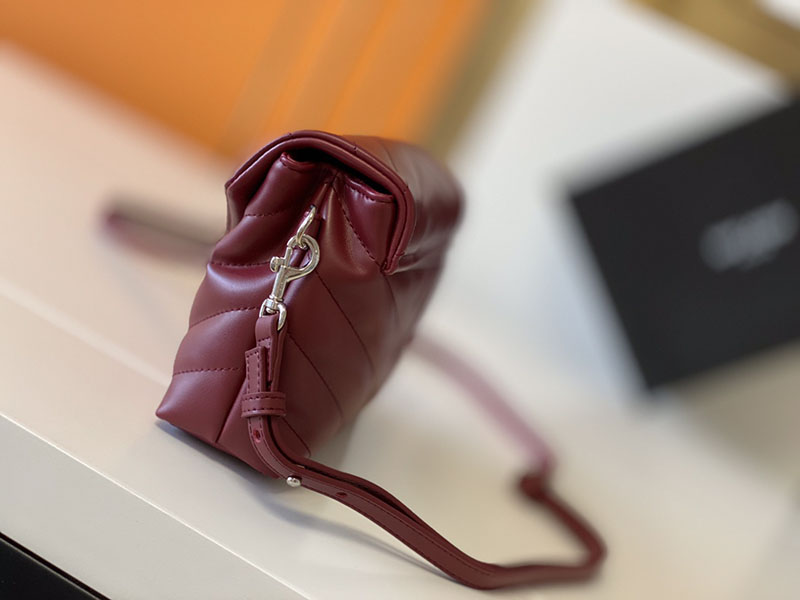 N品 YSL サンローラン 斜めがけバッグ ルル トイバッグ ROUGE MERLOT 678401DV7066592 ラムスキン シルバー金具 - 画像 (9)