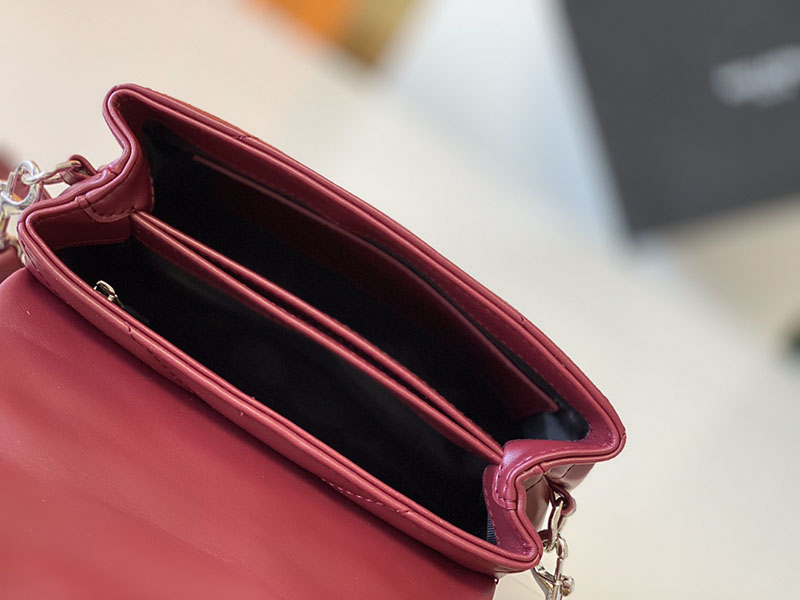 N品 YSL サンローラン 斜めがけバッグ ルル トイバッグ ROUGE MERLOT 678401DV7066592 ラムスキン シルバー金具 - 画像 (3)
