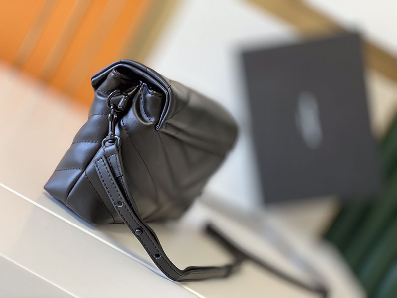 N品 YSL サンローラン 斜めがけバッグ ルル トイバッグ ブラック 678401DV7081000 ラムスキン ブラック金具 - 画像 (9)